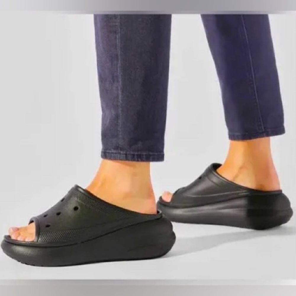 CROCS Women’s Crush Slide Sandals Black..Size:W(11)..M(9)